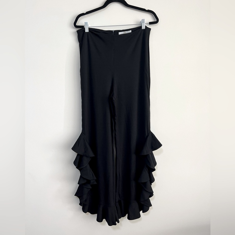 - Amanda Uprichard Ruffle Pants. Pristine Condition. Size L